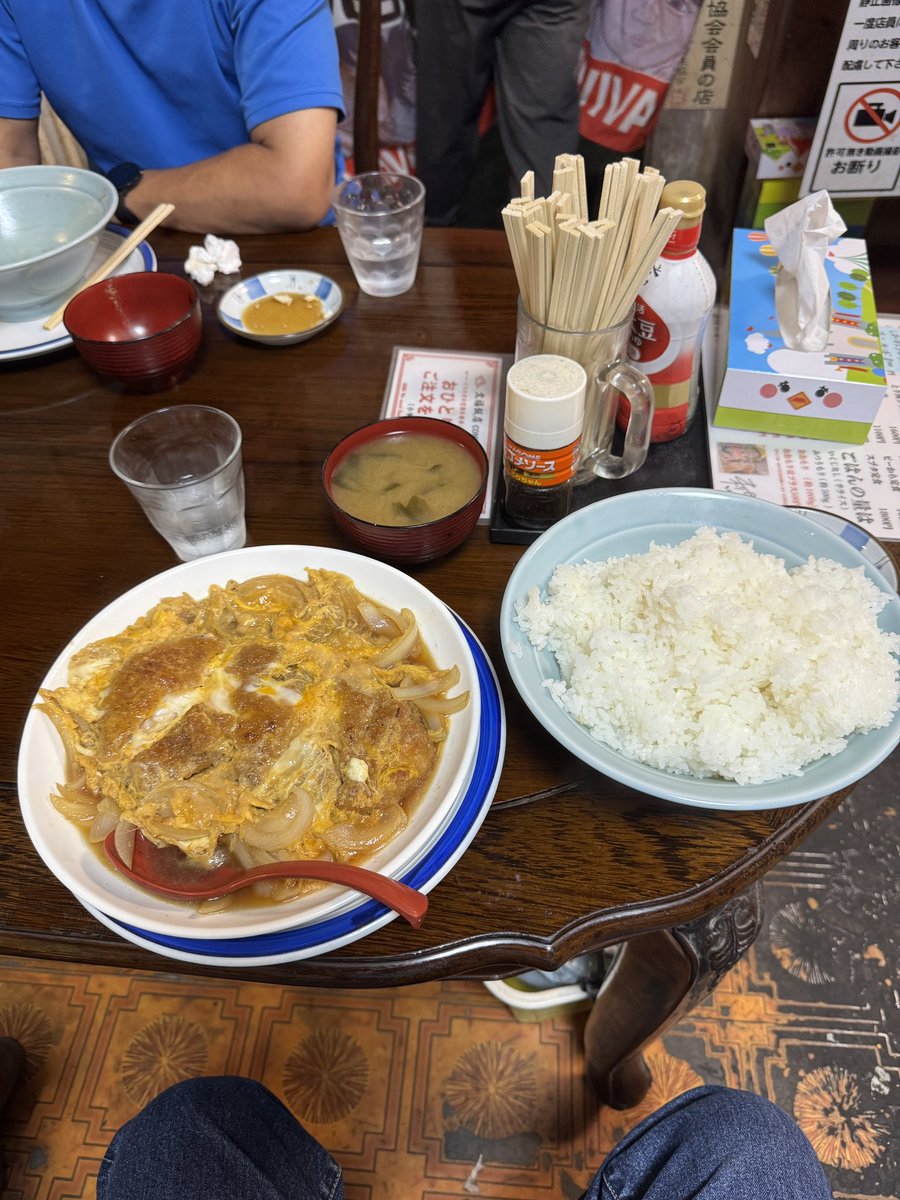 masakuracchi's tweet photo. カツ煮定食 
途中追加ご飯
＋追加おかずで ガチやきそば💕

お腹いっぱい
でお持ち帰り〜😆

美味しく楽しく
ごちそうさまでした😋

#カツ煮定食
#ガチやきそば https://t.co/HZilpiAn1J