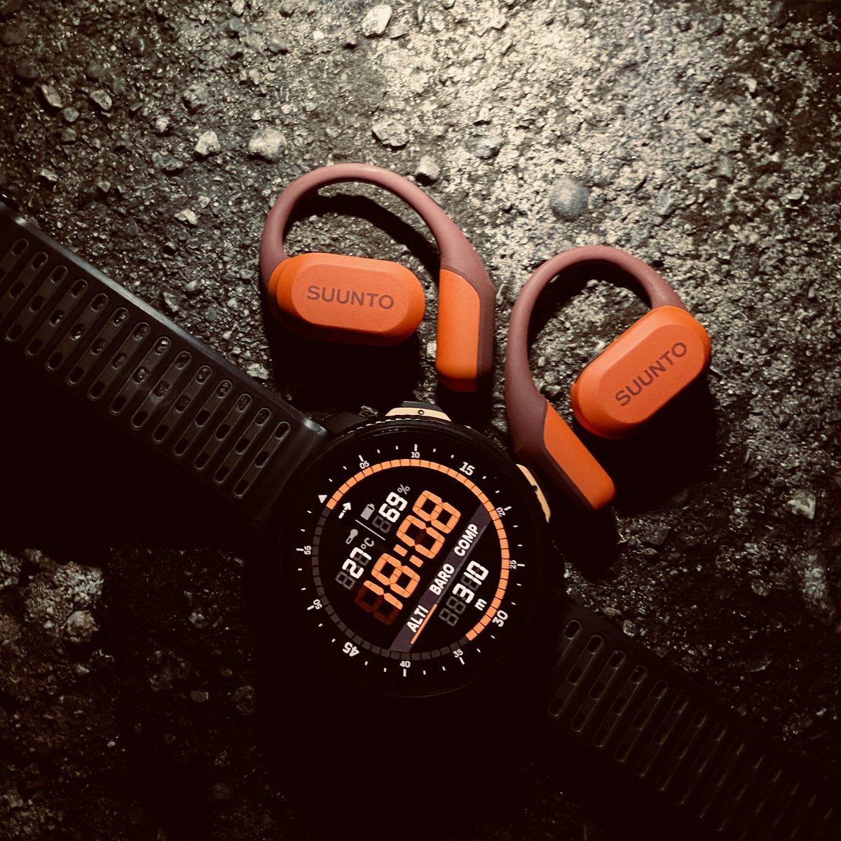 Misteraa6's tweet photo. 音楽は力だ！
最高のバディを手に入れた。 スペックだけで語りきれないものが、そこにはある。
なぜSuuntoを選ぶのか… 1936年から90年続き、冒険者をサポートし続けるブランドのスピリッツ。
UTMBモンブランへ準備は整った。 suuntoとともに夢の舞台へ挑戦します。

@suuntojapan https://t.co/Xir7MAEdSV