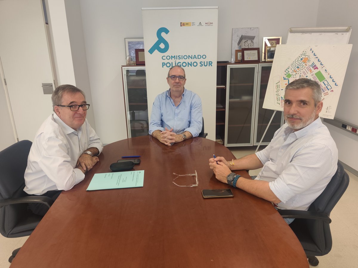 poligono_sur's tweet photo. Reuniรณn con el director del CADE,David Pino, para seguir uniendo fuerzas y diseรฑar nuevas estrategias de apoyo al empleo y al emprendimiento en nuestro territorio. La colaboraciรณn institucional es clave para abrir nuevos caminos de inserciรณn laboral.@aemprende @UniversidadAnd https://t.co/mvLa4Dgpjm