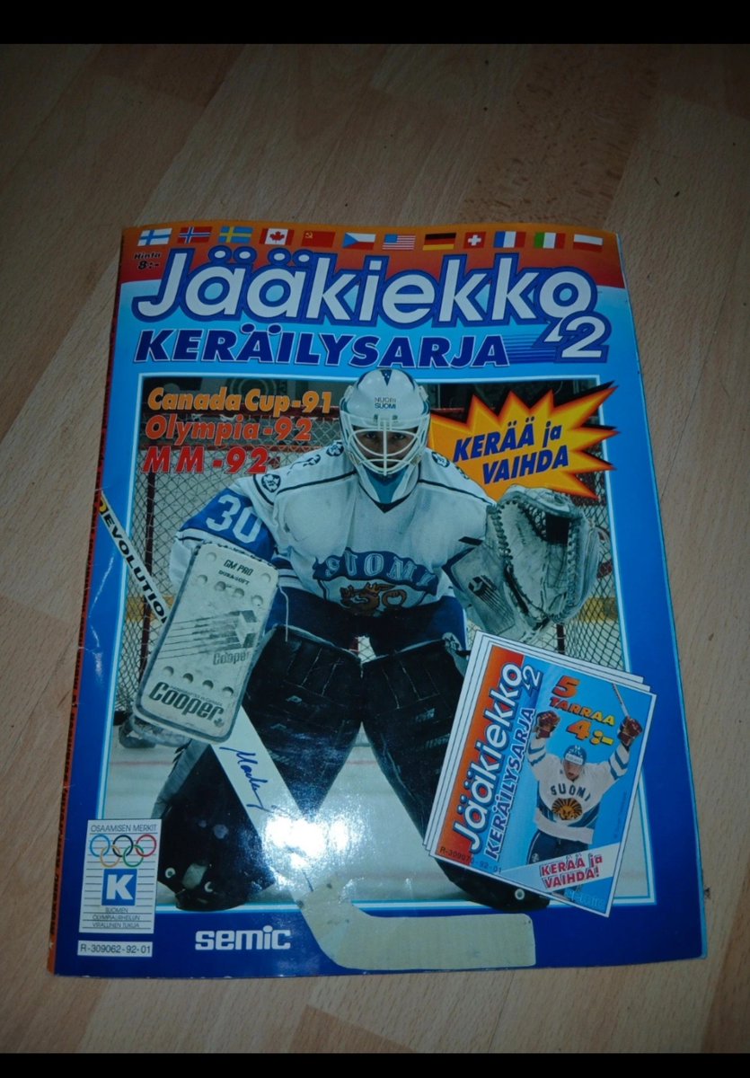 hammastunturi's tweet photo. Jonnet ei muista, näitä tuli lapsena kerättyä.
#leijonat#keräilytarrat#jääkiekko
#canadacup https://t.co/97T9OolNAq