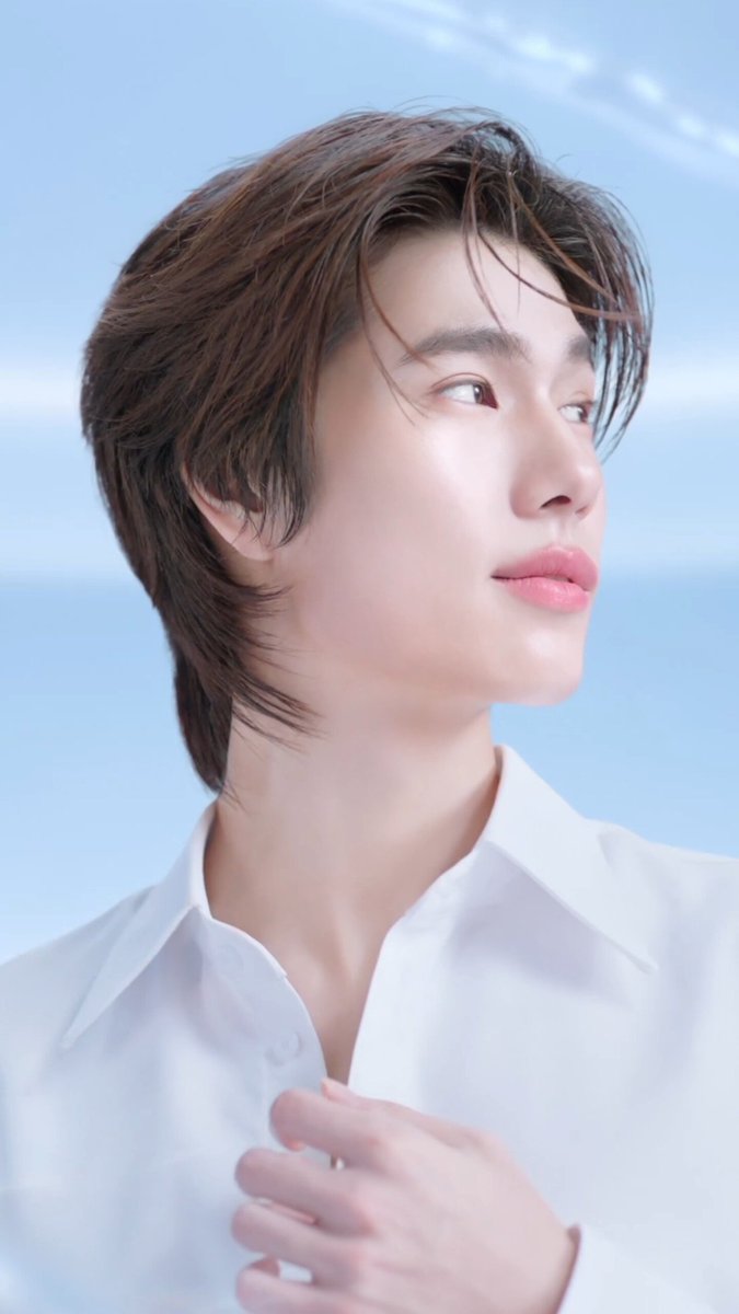 Autumn19392's tweet photo. The visuals king Phuwin, is now the Brand Ambassador of MizuMi Moist

A match made in skincare heaven✨ 
#phuwintang  @phuwintang 

PHUWIN MIZUMI MOIST BA
#MizuMIxPHUWIN https://t.co/uD5JIaafTZ