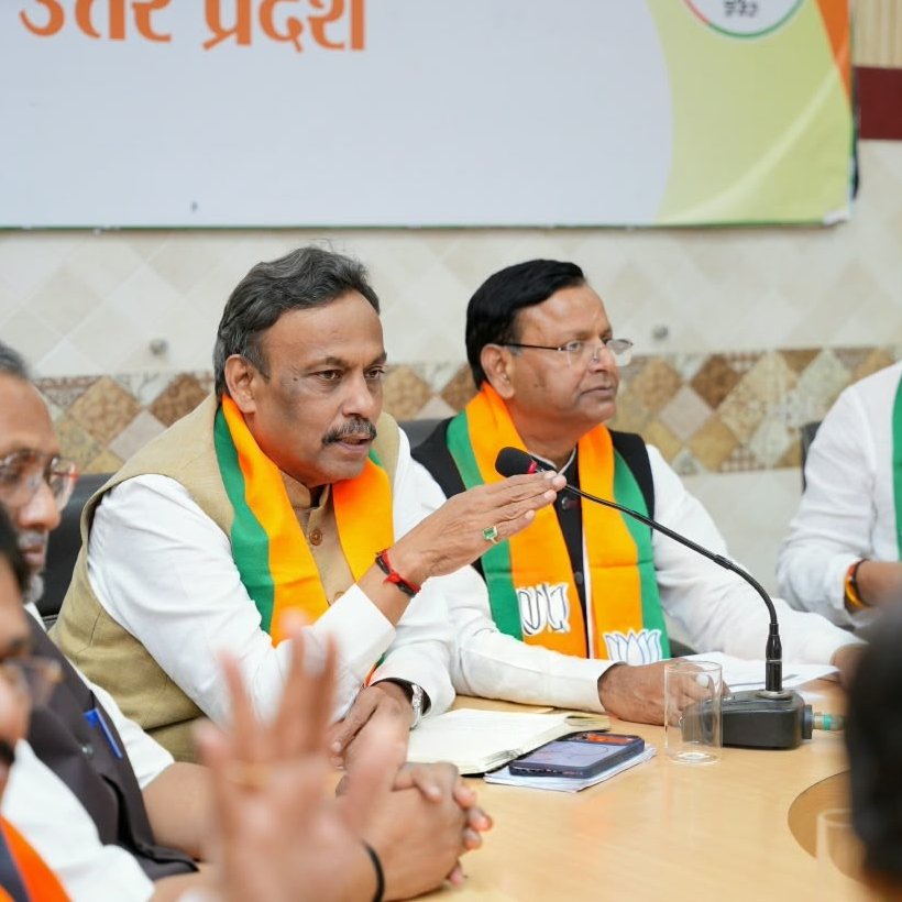 TawdeVinod's tweet photo. लखनऊ स्थित उत्तर प्रदेश भाजपा कार्यालय में प्रदेश सह प्रभारियों के साथ संगठनात्मक बैठक कर आगामी कार्यक्रमों का नियोजन किया गया। इस अवसर पर सभी क्षेत्रीय अध्यक्ष एवं क्षेत्रीय प्रभारी मौजूद रहे।

@BJP4UP https://t.co/oOpBrBXpyq