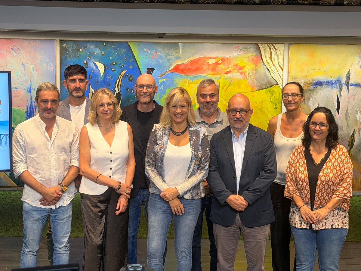 gemmafuste4's tweet photo. Avui s'ha presentat "La gran festa del Romesco i Marida” una fira nascuda després de l'èxit d'una aposta republicana com va ser el Congrés del Romesco
Una bona oportunitat per mantenir vives les nostres arrels mediterrànies i serrallenques, bressol gastronòmic de plats com aquest https://t.co/S67Ux3SLKQ