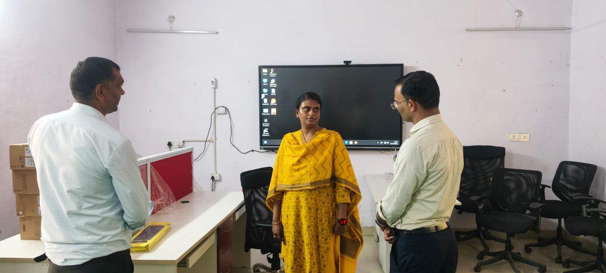 DM_Etah's tweet photo. प्राथमिक विद्यालय मलावन का निरीक्षण कर पठन-पाठन, छात्र-छात्राओं की उपस्थिति, स्वच्छता एवं विद्यालय की व्यवस्थाओं का जायजा लिया गया। विद्यार्थियों को गुणवत्तापूर्ण शिक्षा एवं बेहतर शैक्षणिक वातावरण उपलब्ध कराने हेतु संबंधित अधिकारियों को आवश्यक दिशा-निर्देश दिए गए।
@CMOfficeUP https://t.co/lOBSVK8iMC