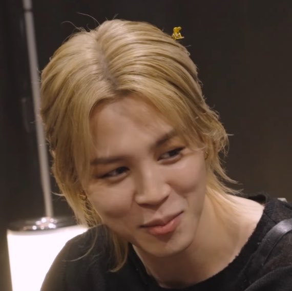 jm3goo's tweet photo. the hairclip is so cute https://t.co/vc9xVUmbzP