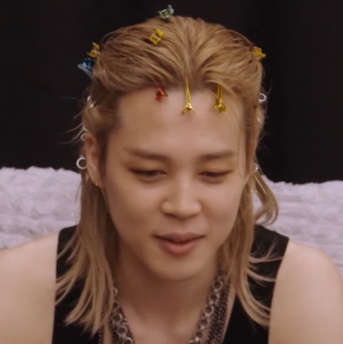 jm3goo's tweet photo. the hairclip is so cute https://t.co/vc9xVUmbzP