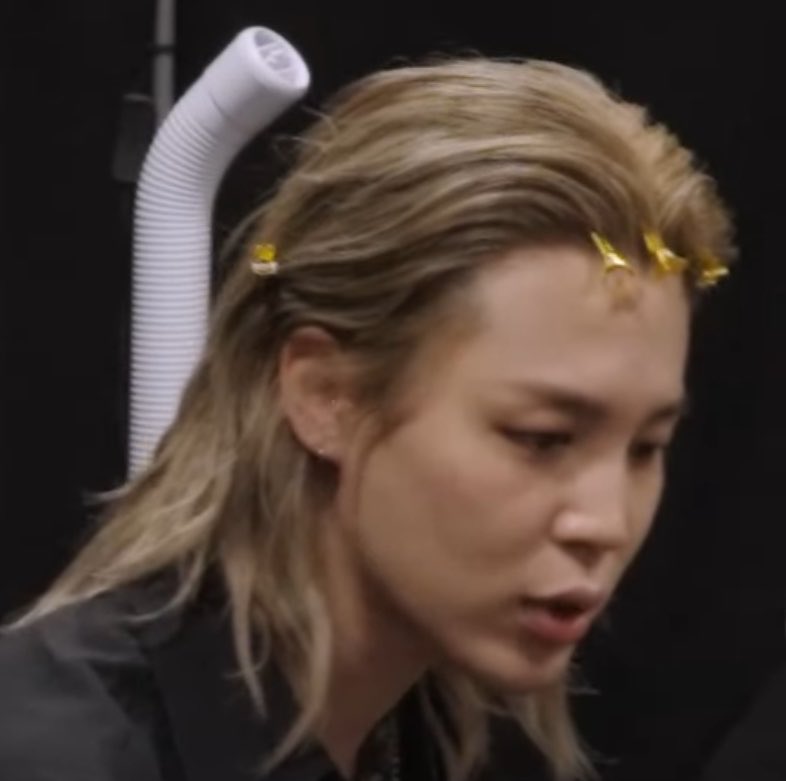 jm3goo's tweet photo. the hairclip is so cute https://t.co/vc9xVUmbzP