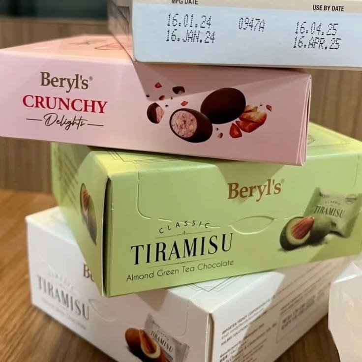 madulemonu's tweet photo. LOHHH PANTESANN KOK KAYAK JANGGAL TERNYATAA BEDAA, benaran plek ketiplek banget nii coklat kegocek aku wak 😭😭😭 kalian udah pernah nyobain belum by? https://t.co/s9J6vKCgdz