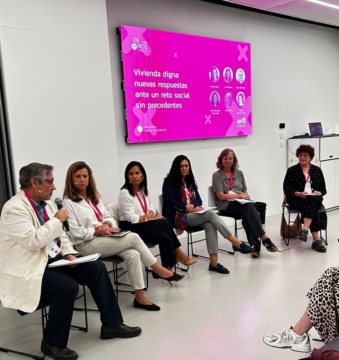 foro_demos's tweet photo. 🏠 En la Sala Alfa abordamos el reto de la vivienda digna y las nuevas respuestas ante un reto social sin precedentes.
Participan Sandra Daza, Ana Higuera, Sergio Rodríguez, Silvia Benaiges Hermosilla y Paola Jubert. Modera Francina Alsina. https://t.co/F2QxstvnSl