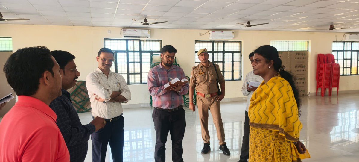 DM_Etah's tweet photo. मलावन स्थित सामुदायिक घर एवं सामुदायिक शौचालय का निरीक्षण कर साफ-सफाई, रखरखाव एवं उपलब्ध सुविधाओं का जायजा लिया गया। संबंधित अधिकारियों को जनसुविधाओं को बेहतर बनाए रखने एवं नियमित साफ-सफाई सुनिश्चित करने हेतु आवश्यक दिशा-निर्देश दिए गए।@CMOfficeUP @CommissionerAligarh @InfoDeptUP https://t.co/N2qavvaoIq