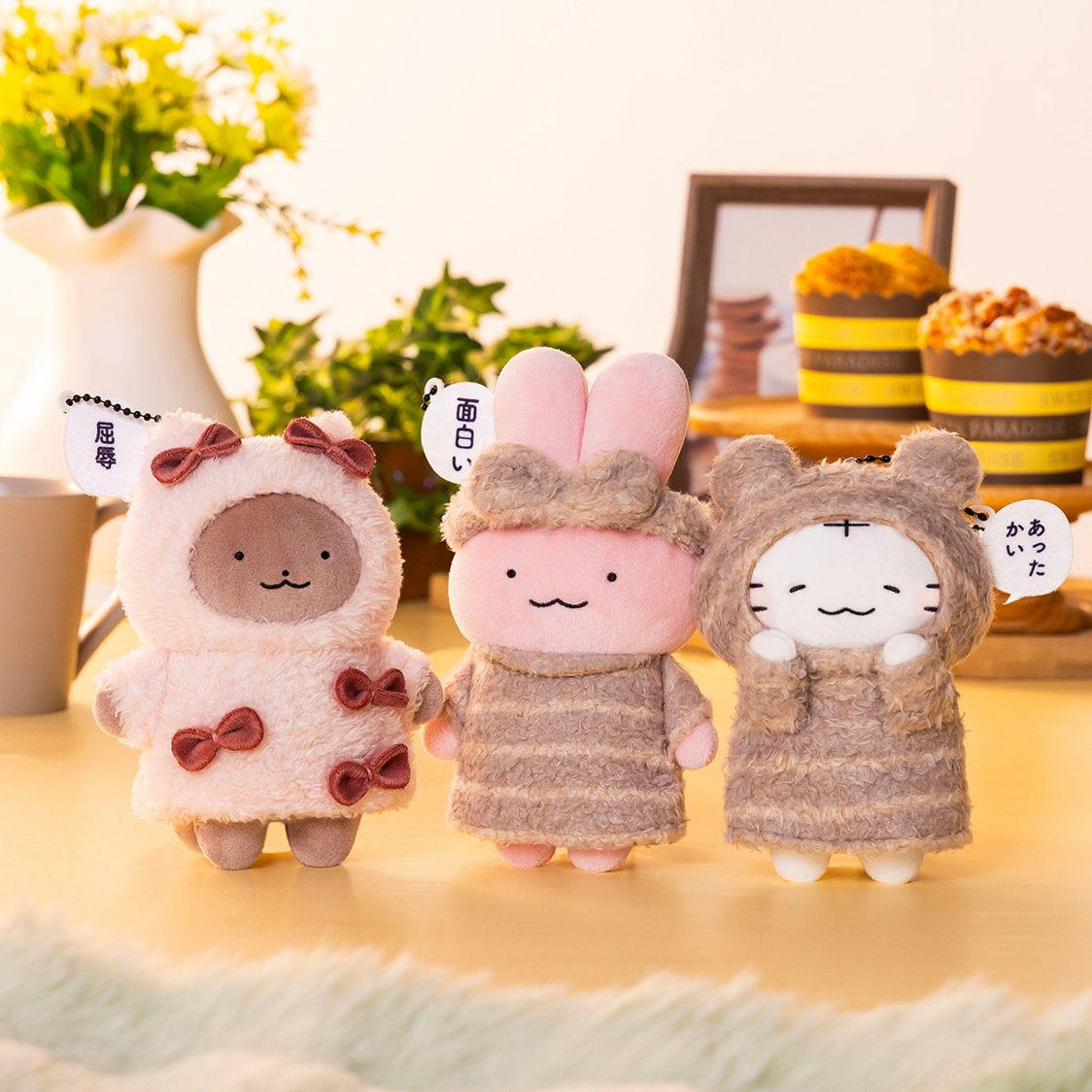 toraebistore's tweet photo. ／
#とらえびストア 新商品🎀
＼

10/16(金)11時発売🛒
あったかルームウェアマスコットや
もこもこブランケットにファーバッグなど
これからの季節にぴったりなグッズが新登場🧣

ラインナップをチェック👇
https://t.co/C5IiKa5ts1
#ホワイトタイガーとブラックタイガー https://t.co/3C5Xerfslt