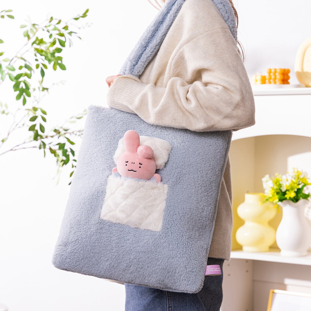 toraebistore's tweet photo. ／
#とらえびストア 新商品🎀
＼

10/16(金)11時発売🛒
あったかルームウェアマスコットや
もこもこブランケットにファーバッグなど
これからの季節にぴったりなグッズが新登場🧣

ラインナップをチェック👇
https://t.co/C5IiKa5ts1
#ホワイトタイガーとブラックタイガー https://t.co/3C5Xerfslt
