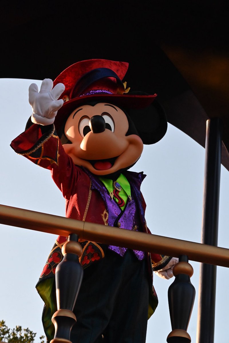 tenchan_disney's tweet photo. フレンジーも最高でした
DPAは安定のオウムちゃん🦜

そろそろミッキー様で見たい https://t.co/ue2J4SbsiH