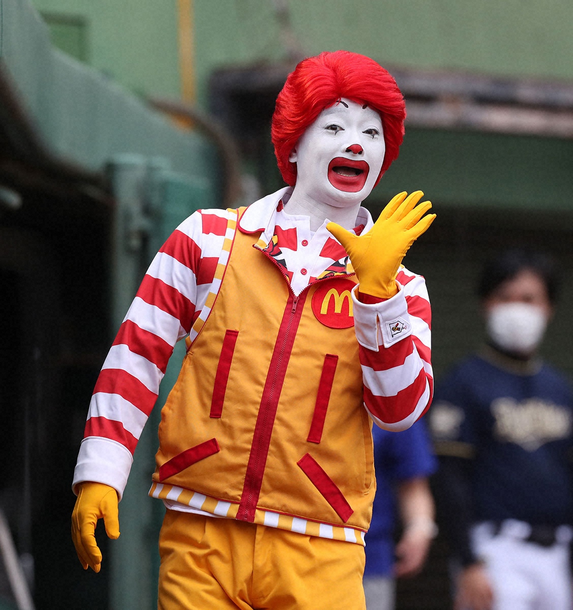 livedoornews's tweet photo. 【発表】マクドナルド「ドナルド」→「ロナルド」にネット騒然 他国では元々「ロナルド」表記
https://t.co/d2TrK7LNak

1日、「ドナルド」が、この日から「ロナルド」になると発表。「ドナルド」の名称は日本独特のもので、海外ではこれまでも「ロナルド」だったため、世界共通となった。 https://t.co/gU4qBGNxHS