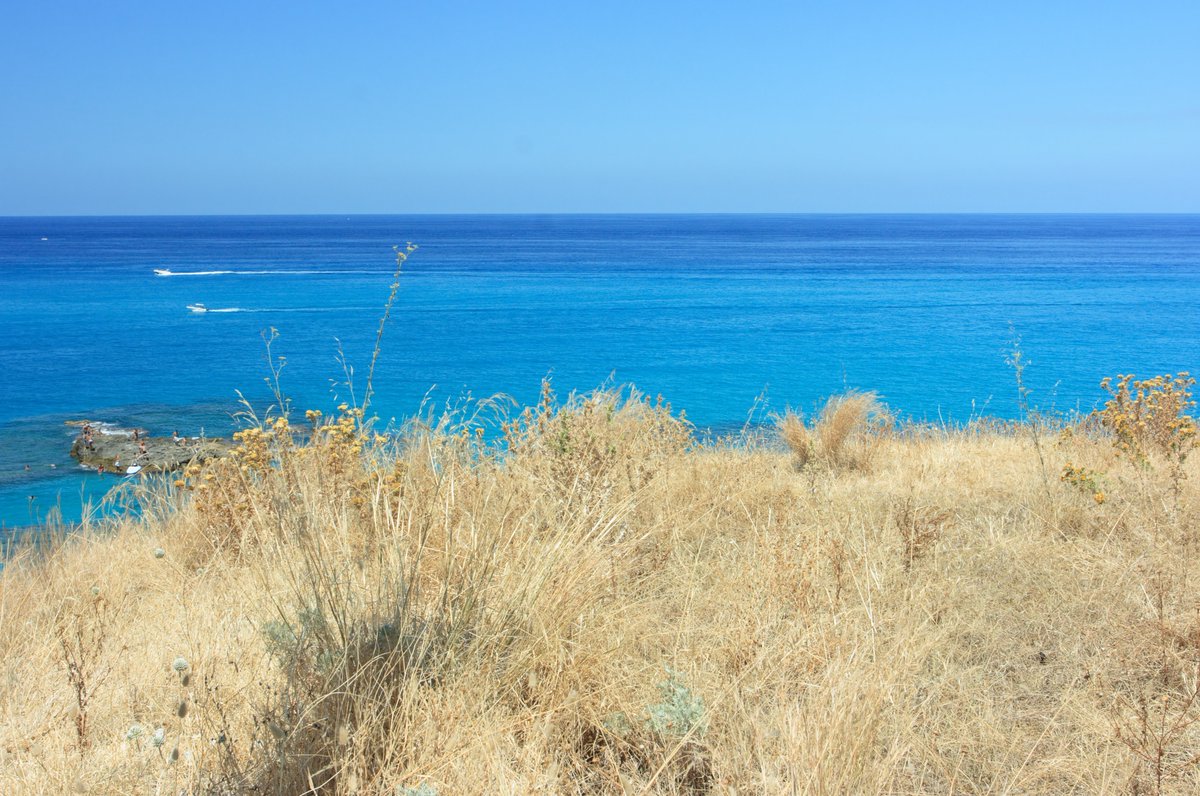 ItalyMagazine's tweet photo. Calabria is a favorite destination among Italians, even in October. While they may stick mostly to the beaches, there are often seaside villages to explore, best enjoyed in the late afternoon in the sunset light, after some sunny, fall hours at the beach: https://t.co/bjZgszHcq5 https://t.co/IUMXFU0bJG