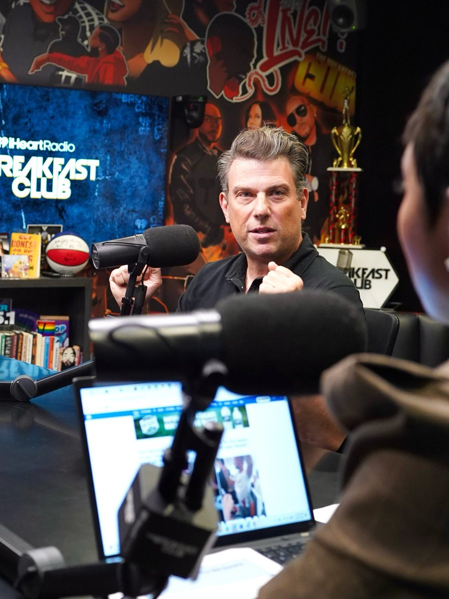 breakfastclubam's tweet photo. 🚨 Vp Creative strategy of LifeLock Bill Davaris is live on The Breakfast Club discussing the importance of @lifelock , a Safeguard designed to help protect your identity from thieves! Listen live ➡️ https://t.co/44aeEOXQst or stream on @Netflix RN! 📺 https://t.co/xHRCvIo2ct
