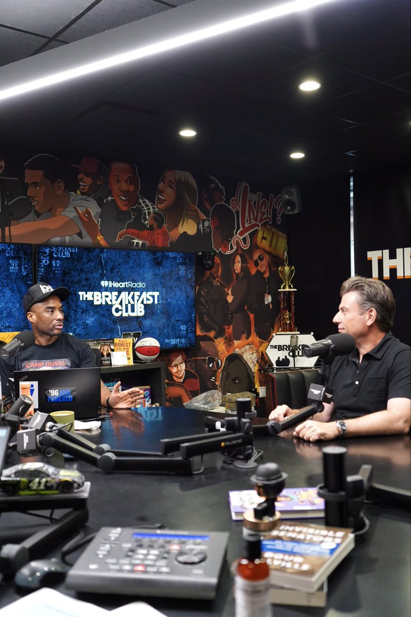 breakfastclubam's tweet photo. 🚨 Vp Creative strategy of LifeLock Bill Davaris is live on The Breakfast Club discussing the importance of @lifelock , a Safeguard designed to help protect your identity from thieves! Listen live ➡️ https://t.co/44aeEOXQst or stream on @Netflix RN! 📺 https://t.co/xHRCvIo2ct
