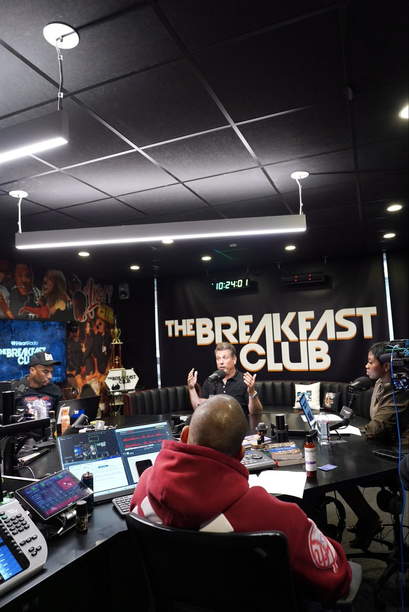 breakfastclubam's tweet photo. 🚨 Vp Creative strategy of LifeLock Bill Davaris is live on The Breakfast Club discussing the importance of @lifelock , a Safeguard designed to help protect your identity from thieves! Listen live ➡️ https://t.co/44aeEOXQst or stream on @Netflix RN! 📺 https://t.co/xHRCvIo2ct