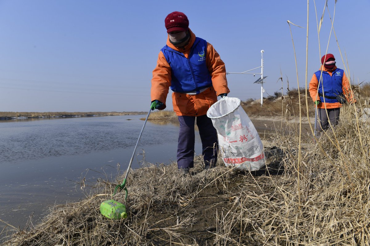 RTunas1's tweet photo. The staff by the lake carefully use filter tools and satin rods to process the shiny wax-like items. https://t.co/LK1F8fqZn6