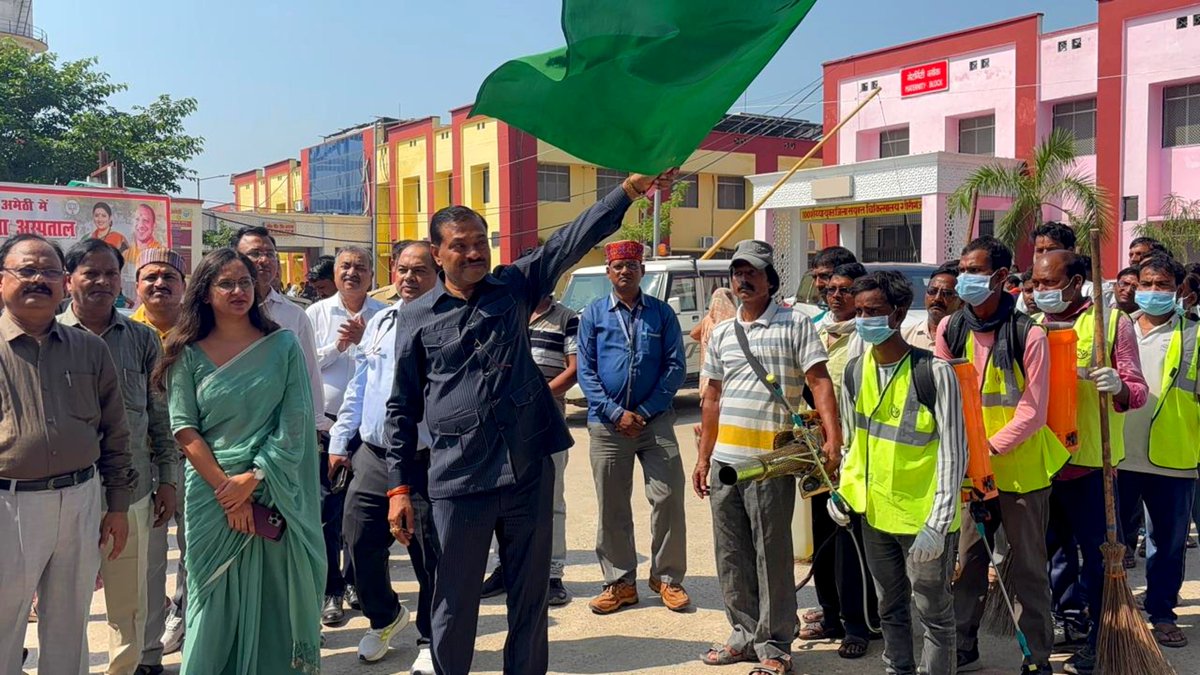cdoamethi's tweet photo. आज संयुक्त जिला चिकित्सालय गौरीगंज से 'विशेष संचारी रोग नियंत्रण एवं दस्तक अभियान' का शुभारंभ कर जागरूकता रैली को रवाना किया गया। अभियान के तहत अंतर्विभागीय समन्वय से सघन स्वच्छता, फॉगिंग व घर-घर स्वास्थ्य सर्वेक्षण सु���िश्चित किया जाएगा। https://t.co/B5CzgG44Zu