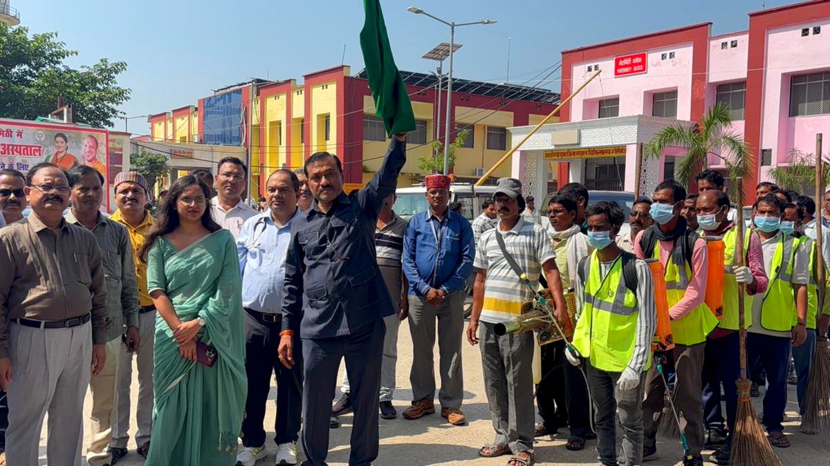cdoamethi's tweet photo. आज संयुक्त जिला चिकित्सालय गौरीगंज से 'विशेष संचारी रोग नियंत्रण एवं दस्तक अभियान' का शुभारंभ कर जागरूकता रैली को रवाना किया गया। अभियान के तहत अंतर्विभागीय समन्वय से सघन स्वच्छता, फॉगिंग व घर-घर स्वास्थ्य सर्वेक्षण सु���िश्चित किया जाएगा। https://t.co/B5CzgG44Zu