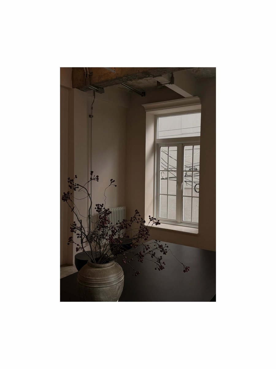 ohmtpkglobal's tweet photo. @Tpkkrubs [261001] @ ohmtpk new Instagram update 2/3

🎵 Laetitia Sadier • Un Soir, Un Chien

| Silver is the new everyday🩶 @/orp_thailand #RunOnClouds 

🔗 https://t.co/mTAmYhkrrW

#ohmtpk @Tpkkrubs https://t.co/s6lvYUTJ4V