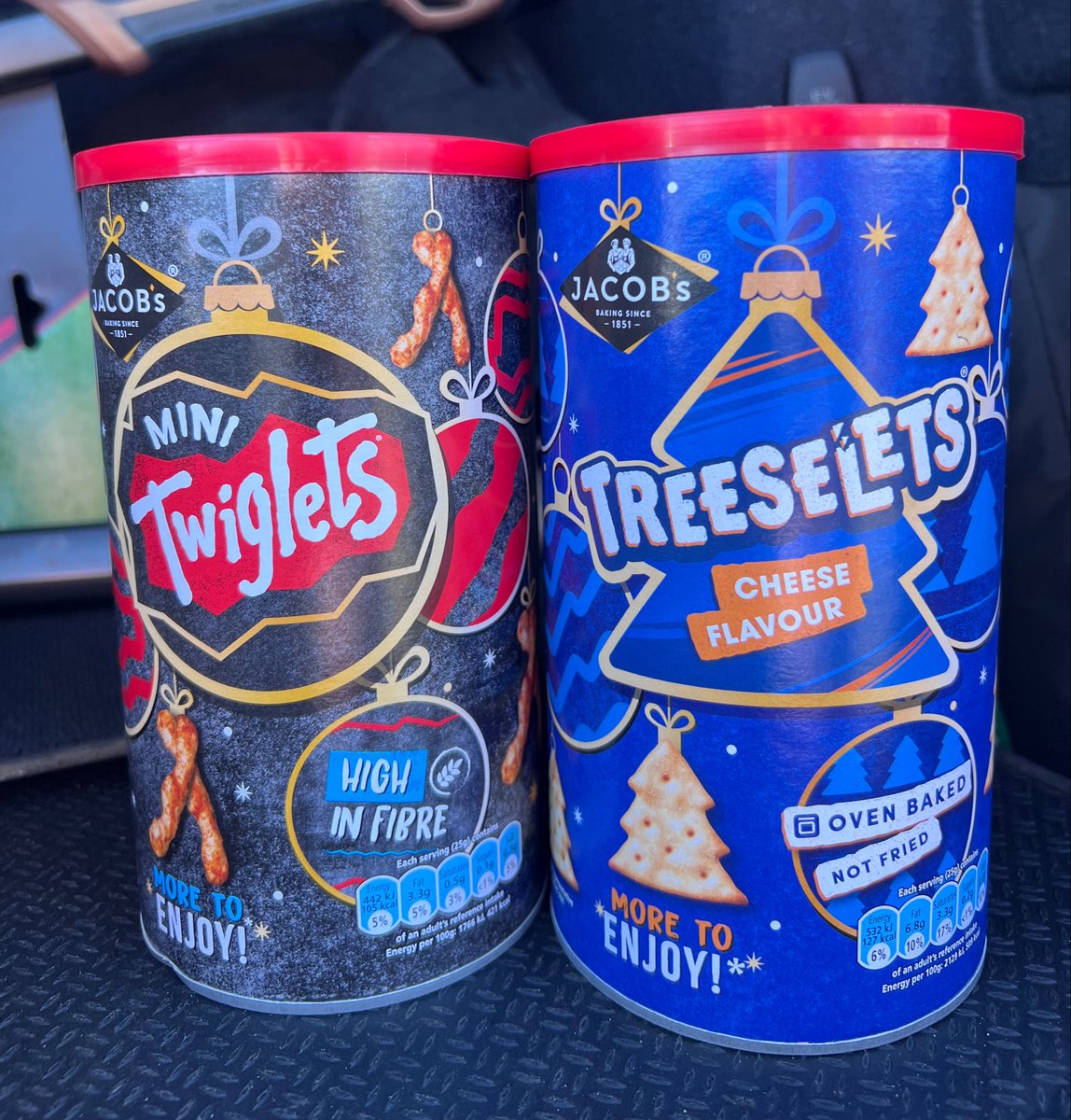 YvonneM28's tweet photo. The best thing about winter in the UK #Twiglets #Treeslets π https://t.co/v8H516I5ZN