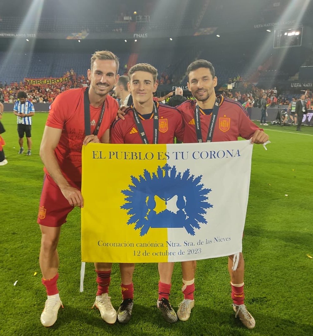 jugadasevilla's tweet photo. 🗣️🟡 Jesús Navas, en su apoyo a Fabián Ruiz en Los Palacios y Villafranca de cara al Balón de Oro

👏🏼 “Cualquiera de la selección se lo merece, pero Fabián lo ha ganado todo. Sería un orgullo enorme para nuestro pueblo”

📲 #JugadaSevilla https://t.co/l2oHTe6v1T
