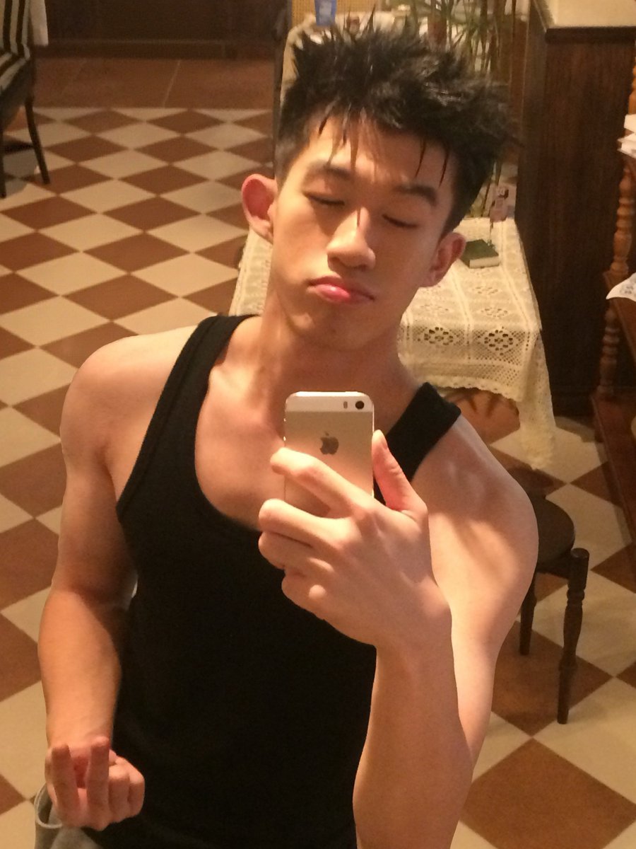 HunkyRyan_ tweet picture