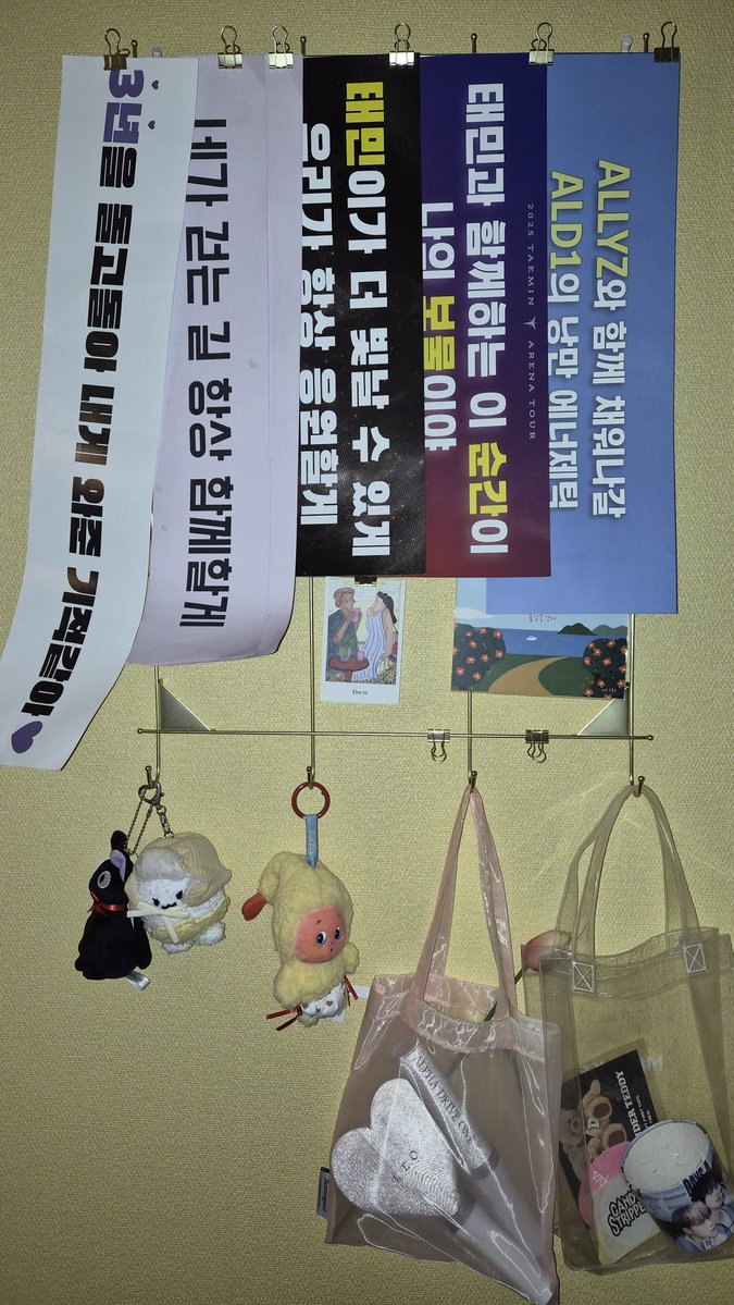 mipi822's tweet photo. スローガンが溜まる度に折ってファイルに片付けようって思うのだけど結局折れない😭 https://t.co/dA9GXneNLM