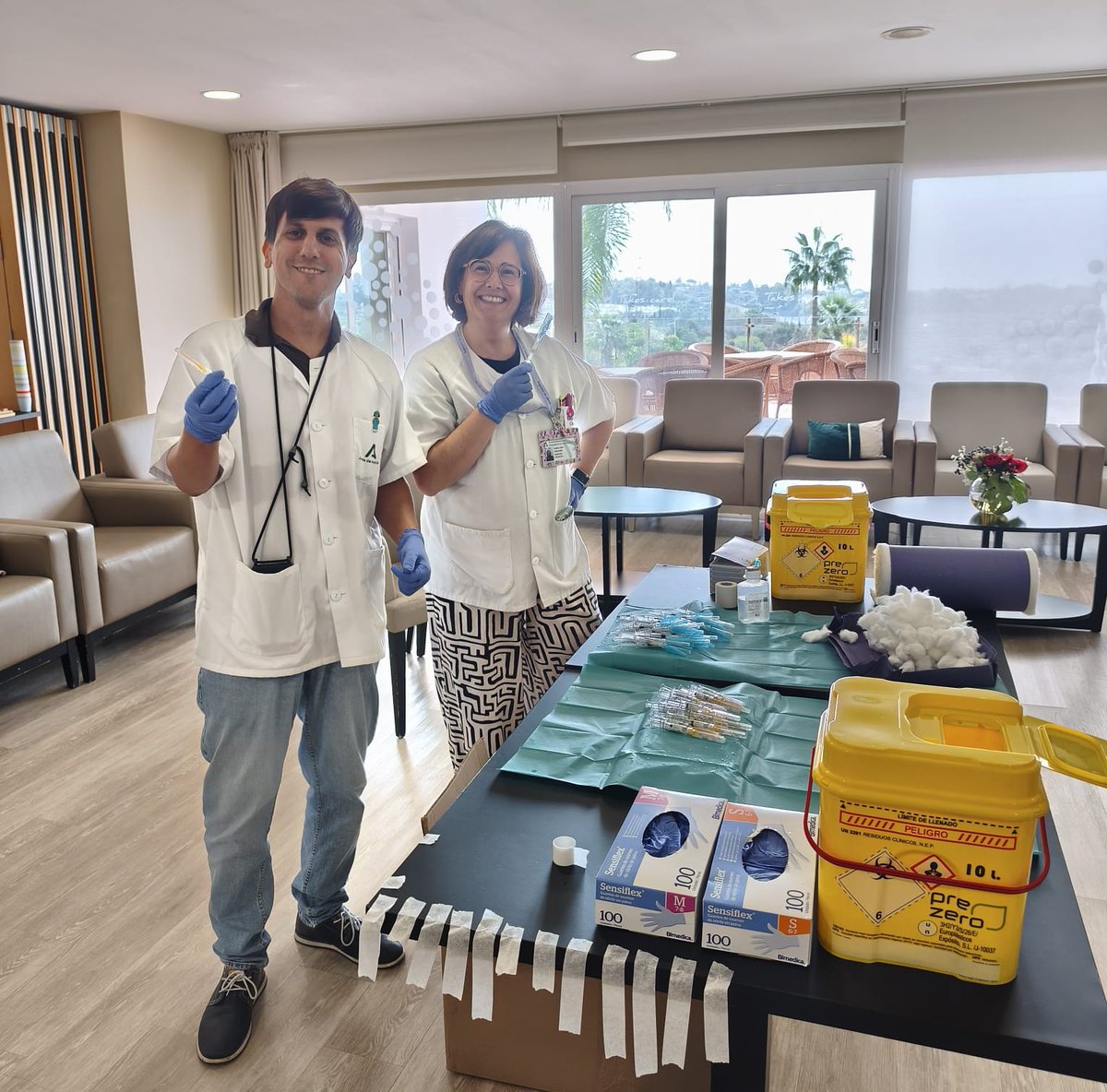 DSAPCostadelSol's tweet photo. 1 de octubre, inicio de la campaña de vacunación frente a la gripe.
✅Primera parada: Residencias de mayores.
Y recuerda, #vacúnate, por tu salud y por quienes te rodean.
#preVENCER https://t.co/SPgbYVsvOk