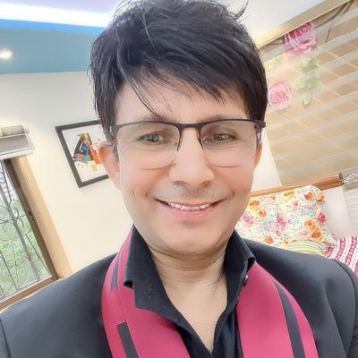 twittingganesha's tweet photo. @kamaalrkhan Look at this face 🤮🤢 https://t.co/GWl2OuDVIA