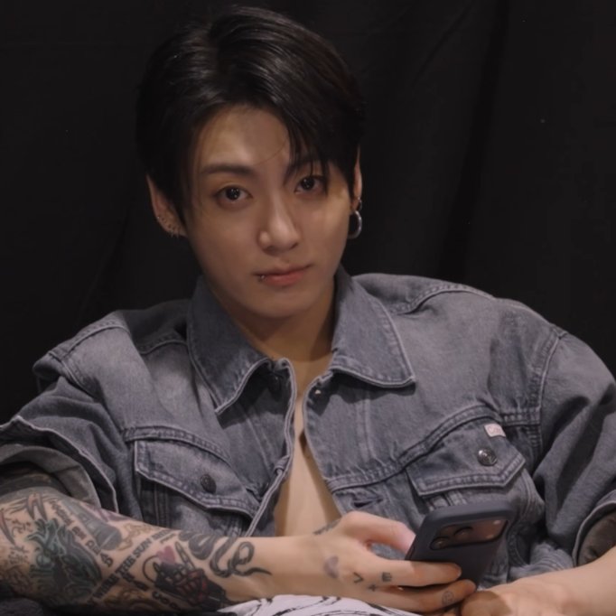 suggukru's tweet photo. welcome back fake love jungkook https://t.co/yDo3zgqbA8