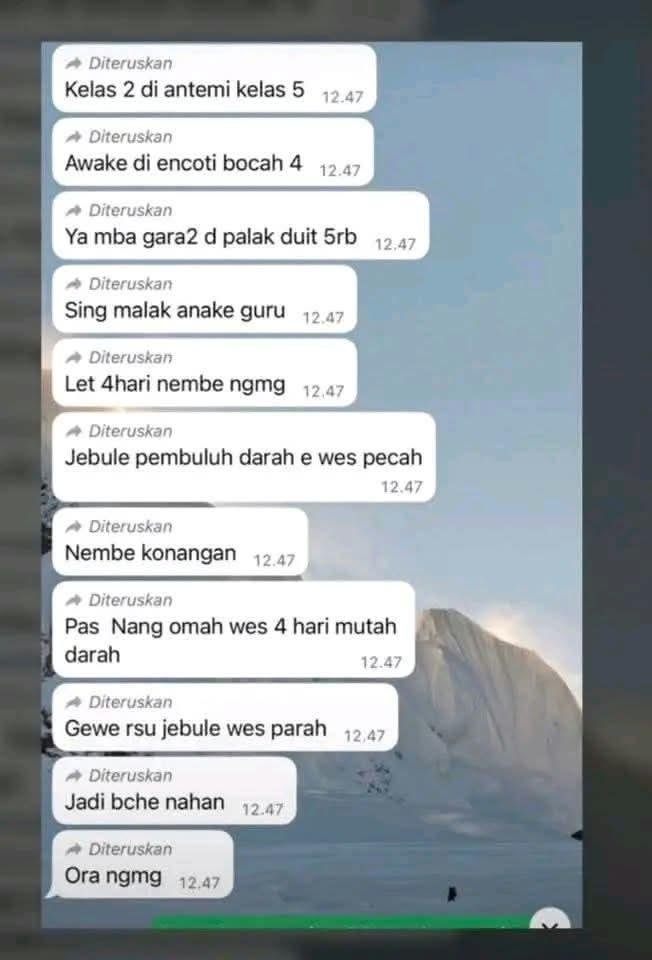 penganutsekte's tweet photo. GILA!
PEMBULLYAN DI PEMALANG
KORBANNYA KELAS 2 SD!
Pelakunya anak guru?!

Sekolah: SDN 02 Kebondalem, Pemalang.

Lebih mengecewakan lagi, pihak kepala sekolah kabarnya malah melarang keluarga korban untuk melapor.

Usut tuntas guru dan sekolahnya! https://t.co/qy5E8763RF