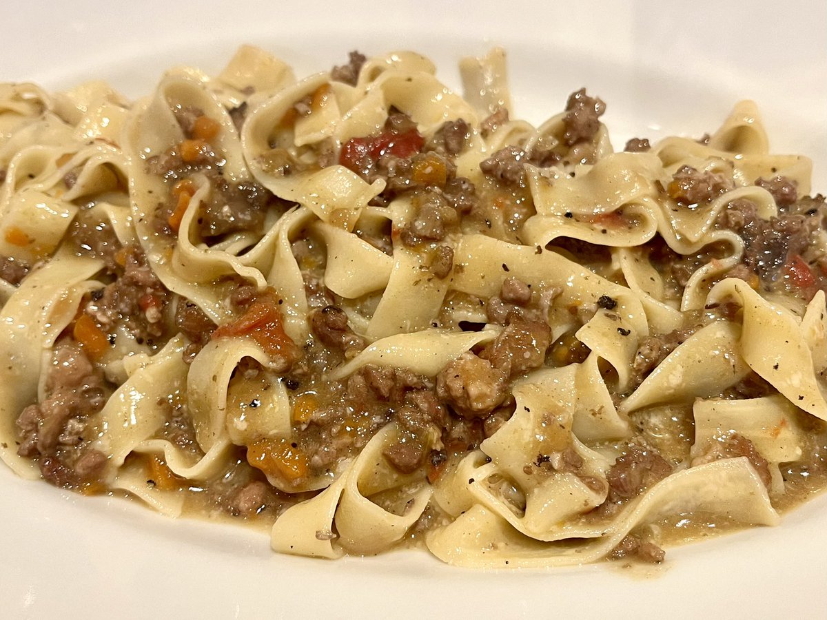 tanoshiiwine's tweet photo. イタ飯からこんばんは！🍝🇮🇹
ネッビオーロおいしい！だいすき！（語彙力）😽🍷 https://t.co/GnQWcYej30
