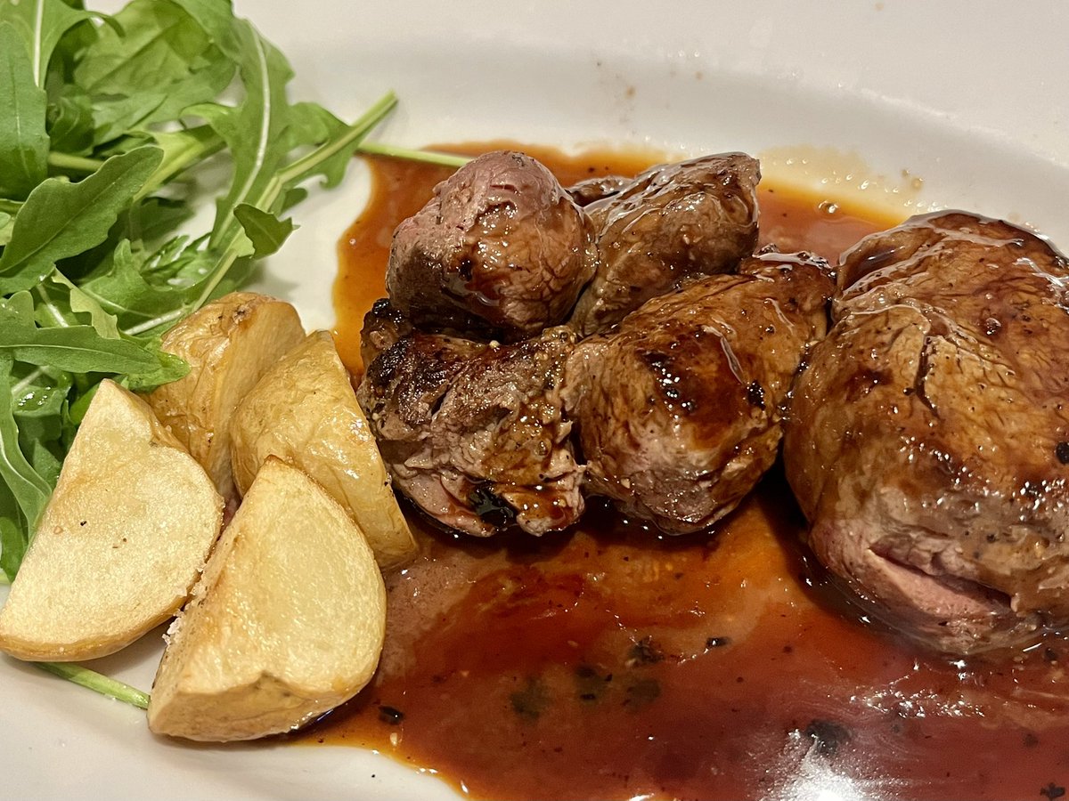 tanoshiiwine's tweet photo. イタ飯からこんばんは！🍝🇮🇹
ネッビオーロおいしい！だいすき！（語彙力）😽🍷 https://t.co/GnQWcYej30