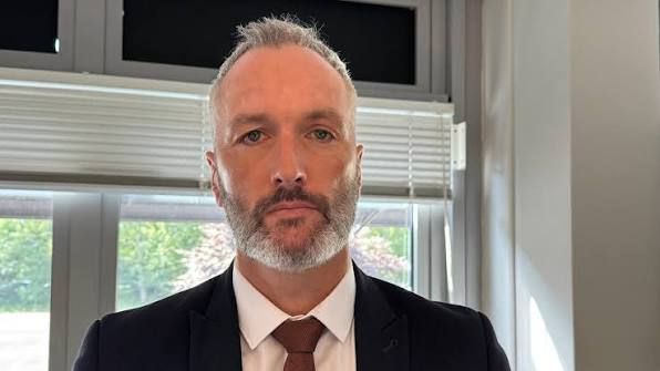 David90shaw's tweet photo. 🚨 EXPOSED: SENIOR DETECTIVE CAUGHT TARGETING SCHOOLGIRLS WITH A HIDDEN CAMERA

I see the mainstream media is remarkably silent about this case, so I am going to make his face recognizable across the entire country.

Meet former Detective Constable Lee Harshey Jones, a senior police officer from North Wales who abused his badge:

*Hailed as a lead investigator on child murder probes while secretly preying on young schoolgirls.

*Pleaded guilty at Chester Crown Court to using hidden equipment to upskirt juvenile girls in broad daylight.

*Attempted a factory reset on his mobile phone after his arrest to destroy digital evidence and pervert the course of justice.

*Formally admitted to the corrupt and improper exercise of police powers while drawing a taxpayer funded salary.

While British police forces spend endless resources monitoring online comments and knocking on doors over tweets, a senior detective was abusing his authority to target children in public.

I demand maximum prison sentencing and total accountability for anyone who abuses the public trust behind a warrant card.

Retweet this immediately to ensure Lee Harshey Jones cannot hide from what he did. 🇬🇧