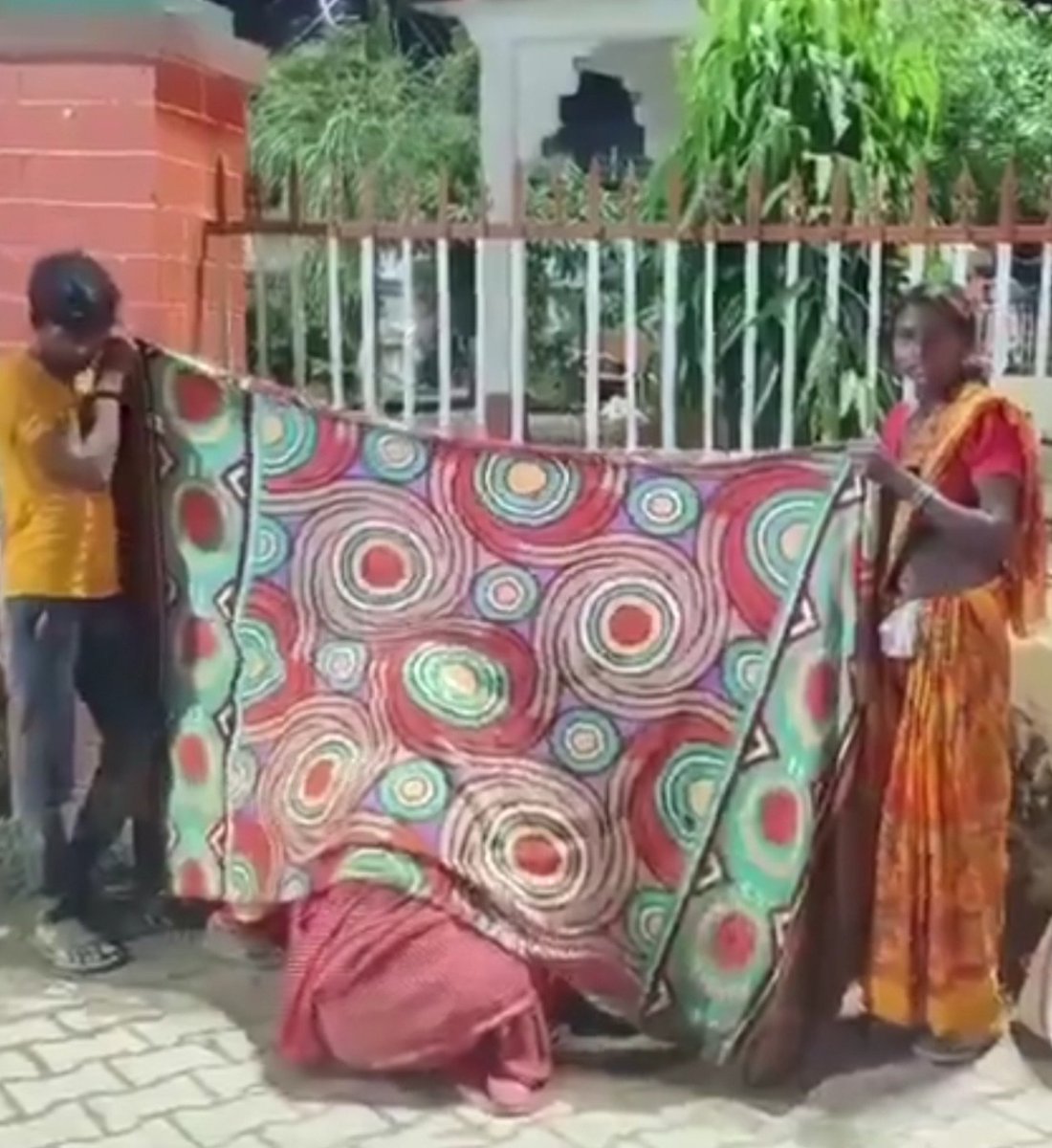 SurajKrBauddh's tweet photo. "Untouchability in the hospital." 💔

Casteist doctors refused delivery care to a pregnant Musahar Dalit woman at hospital in UP's Bhadohi and kicked her out.

The woman gave birth on the roadside.

All monster doctors involved should be booked under the attempt to murder charge. https://t.co/cxecqvmOOF