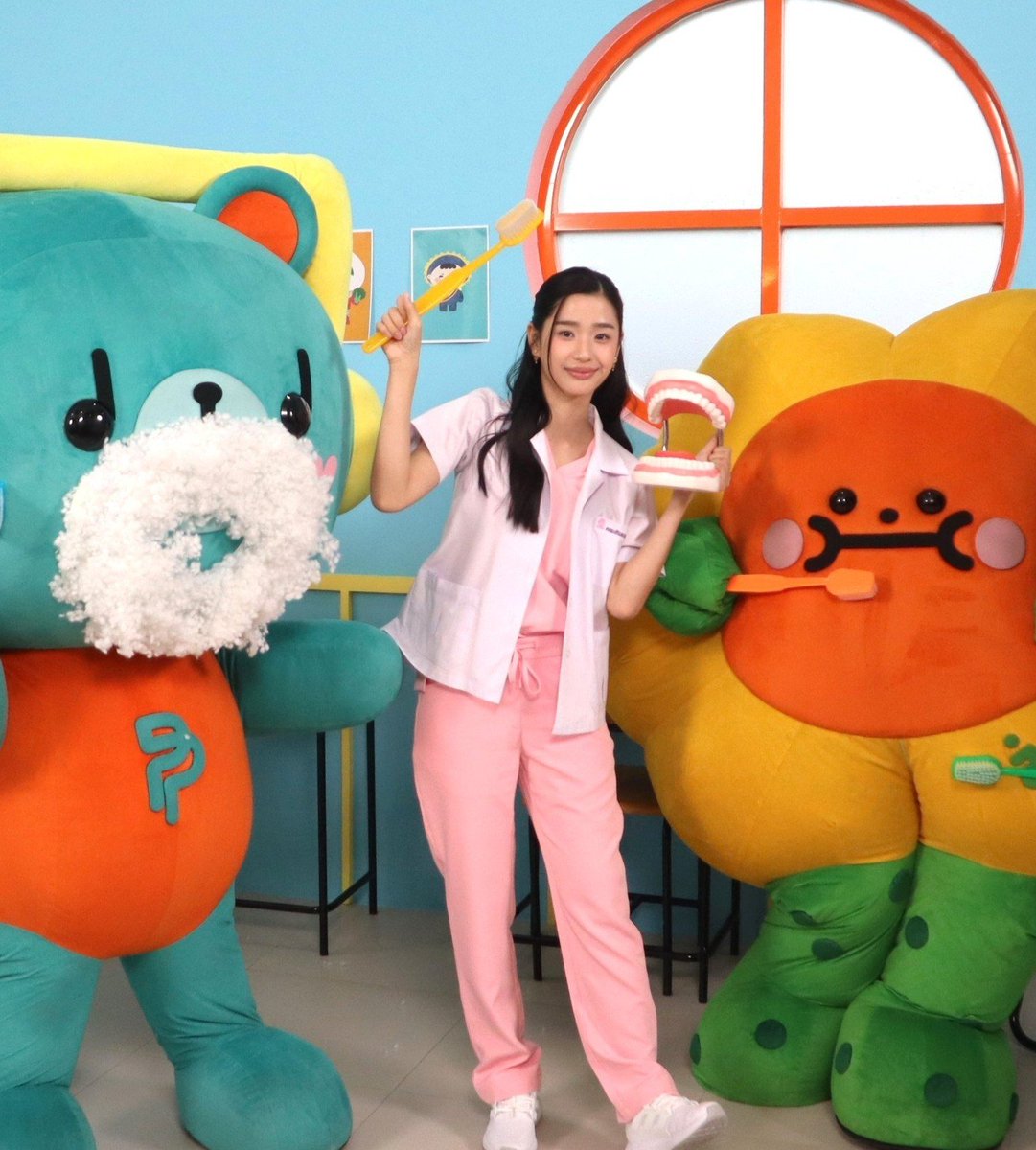 aku087949's tweet photo. Dr. Tontawan+her lil’patients =THE CUTEST DENTAL APPOINTMENTS EVER 🦷🪥👶🏻🤏🏻
#ClubFunDee #tontawan #CLUBFUNDEEกับพี่หมอฟันตู https://t.co/i54FfskAVE