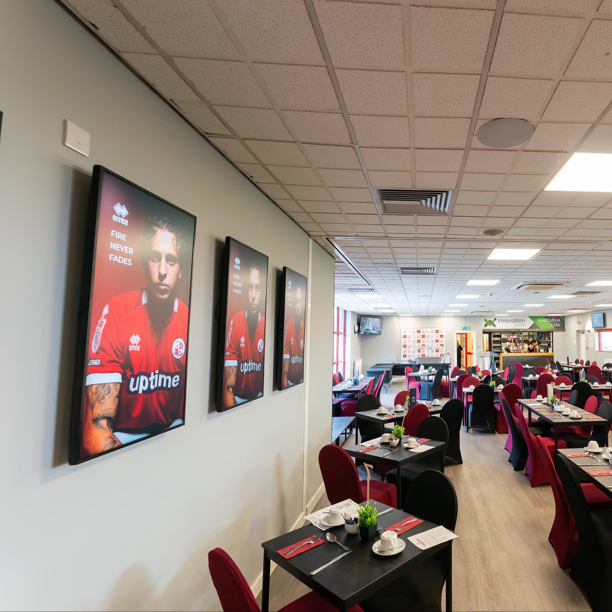 crawleytown's tweet photo. 🍻🍕 Why not give hospitality a go next Tuesday and enjoy a pizza buffet with a match ticket for just £20 for adults and £15 for kids in the Innovation Group Executive Suite! 

🎟️ Book here - https://t.co/eAIIxYYsqj

#TownTeamTogether🔴 https://t.co/9VF8DysGT3