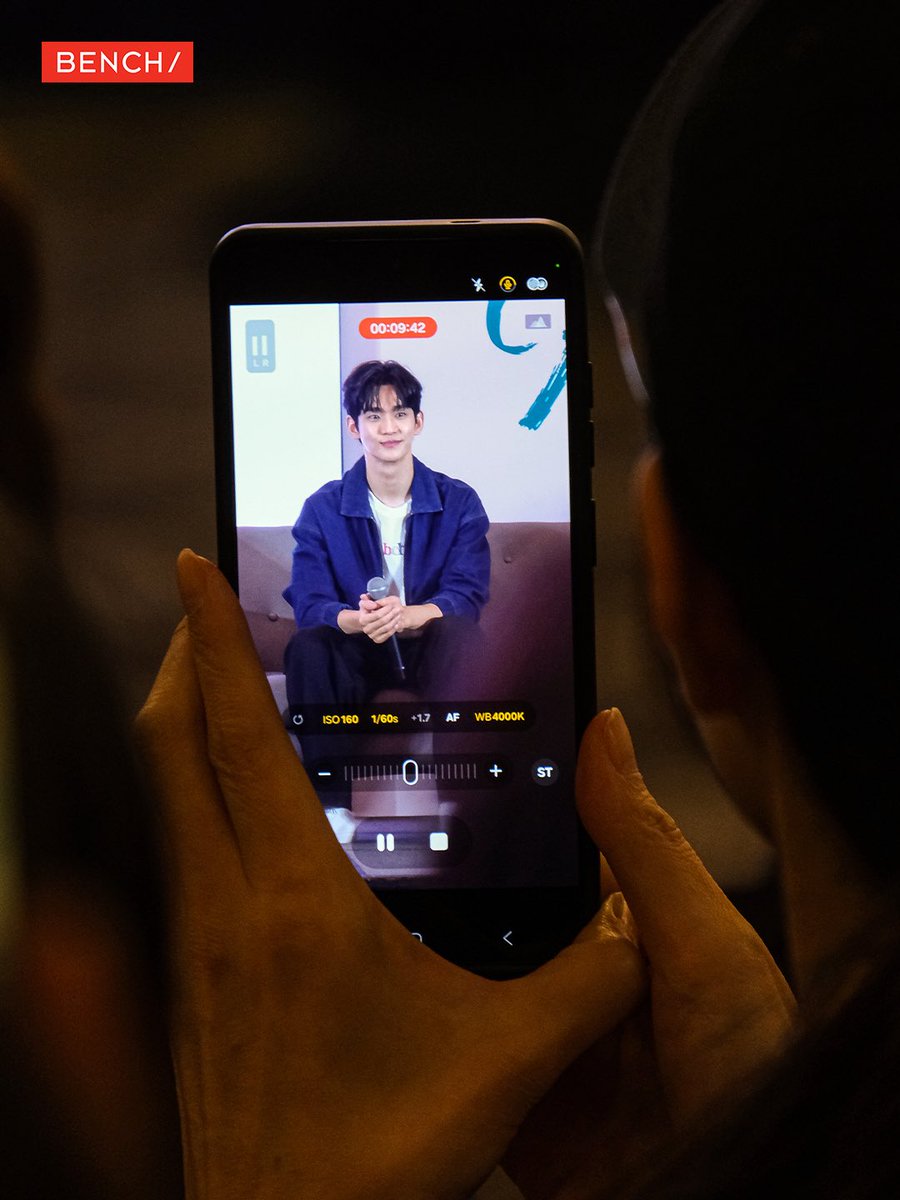 benchtm's tweet photo. First look at Kim Soo Hyun! ✨ The press conference was made even more special with the 50 SVIP winners who got to experience the Press Conference View Pass. Are you as excited as we are for #BENCHOurForeverWithYou? ❤️

#BENCHxKimSooHyun #GlobalBENCHsetter https://t.co/Vz5VCkbNBk