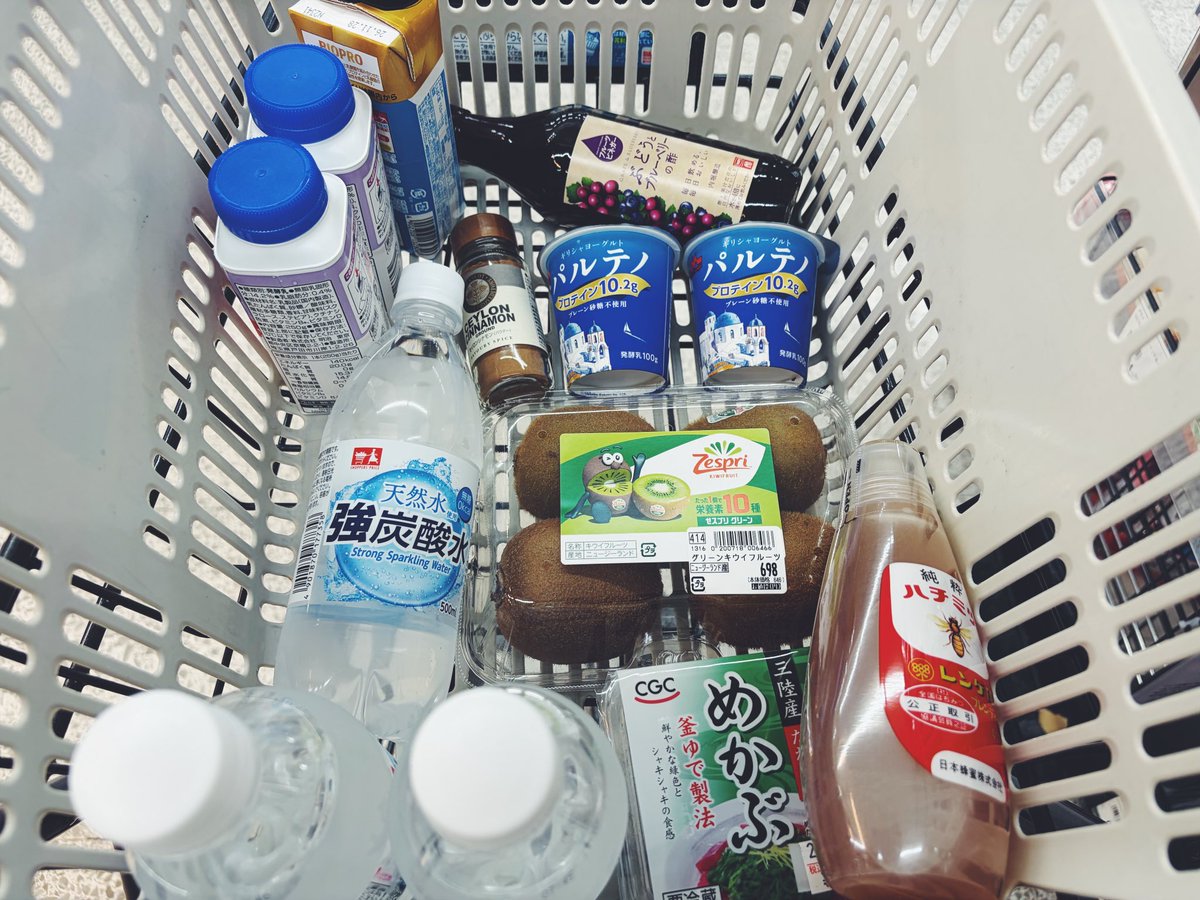 9idC7's tweet photo. ホンマでっかTVに全面的に影響を受けた女の買い物カゴ https://t.co/X6YzuouSPj