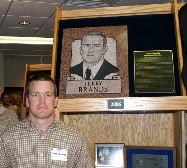 NWHOF's tweet photo. On October 1, 2000, USA Wrestling's Terry Brands wins a bronze medal in freestyle at the Olympics in Sydney. #LegendsLiveOn
READ more about Terry, a Distinguished Member inducted into the National Wrestling Hall of Fame in 2006 -> https://t.co/JAcHhlUGnf
#NWHOF50 #SportForAll https://t.co/TQPNNKpzVc