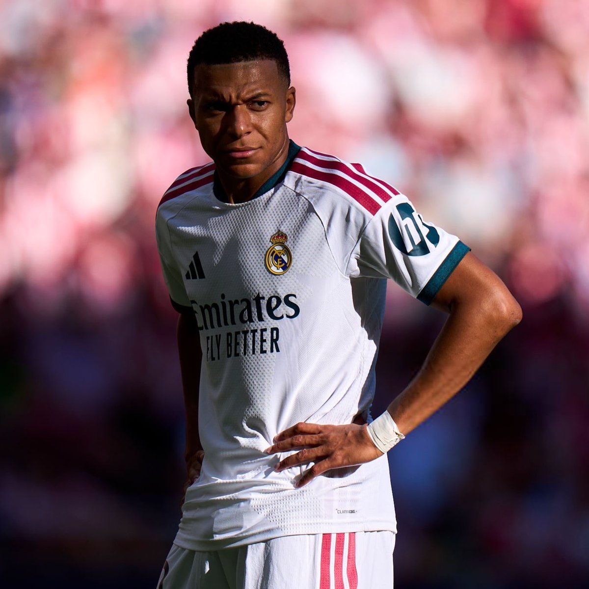 MadridXtra's tweet photo. 🚨 JUST IN: Kylian Mbappé’s trip to Paris is APPROVED by José Mourinho and Real Madrid.

The player has a specific recovery plan agreed with the staff. @jfelixdiaz https://t.co/rMYPQecpyD
