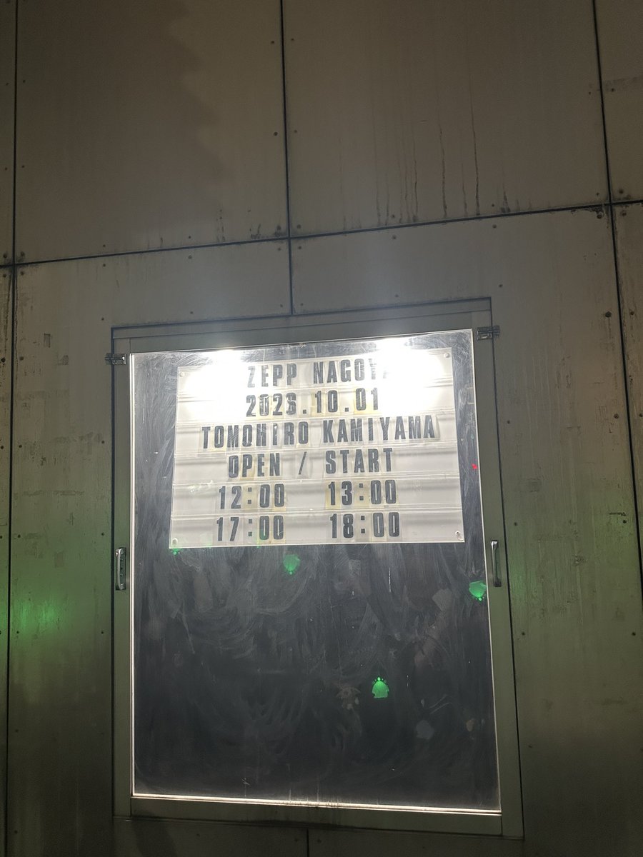 jonkeookkami's tweet photo. 神ちゃんのライブ行ってきたー！
見るのこれが最後かもって思ってたけど、ライブとして出来が良すぎてびっくりして心の底から楽しんでた、多分次も行くな
なんでこんな死生観を持ってるのだと思ったけどまさかの犬の話とは知らず大号泣
やっぱMetamorphosisが超良かった、ダンスの音ハメ最高すぎ https://t.co/phFFuZVNn3