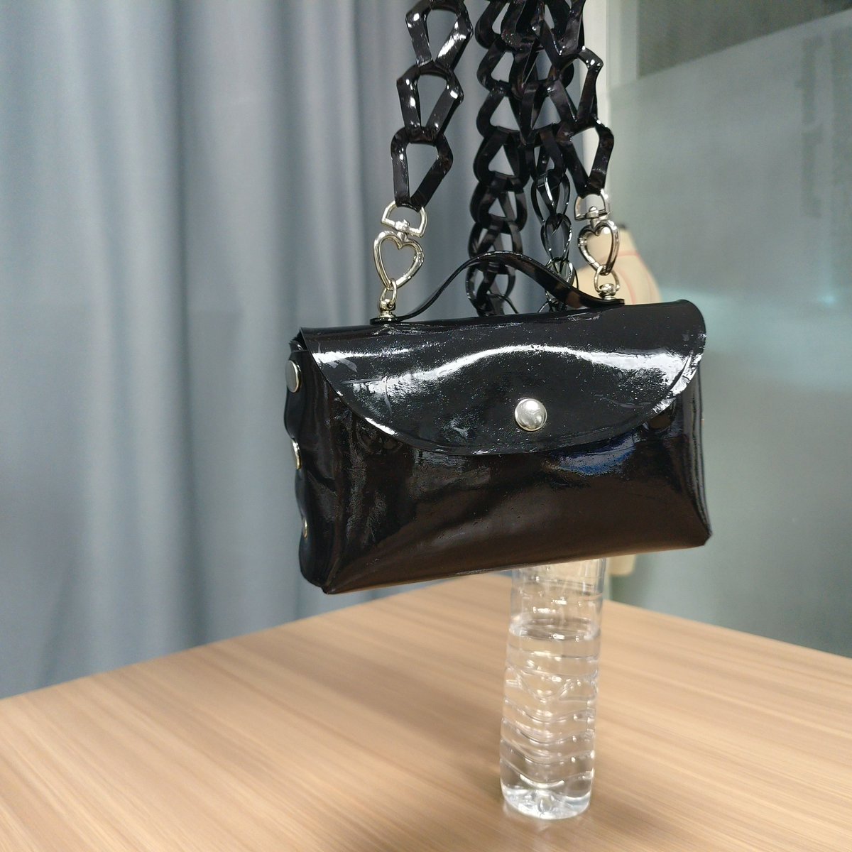 WNXThduole's tweet photo. 假期还没穿胶出门旅行？
节日福利抽奖正式上线

奖品：立体乳胶包包一只
开奖日期：10月8日

包包直达通道：https://t.co/hPZQLEF1tP https://t.co/fVOmdAYT5J