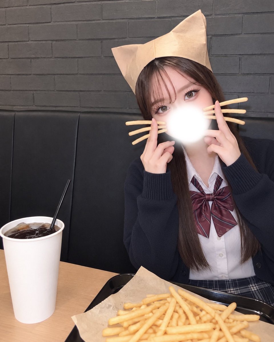 yzk_campus's tweet photo. みんなもう月見バーガー食べた？🐇🌕🍔 https://t.co/a5ysw0fxhq
