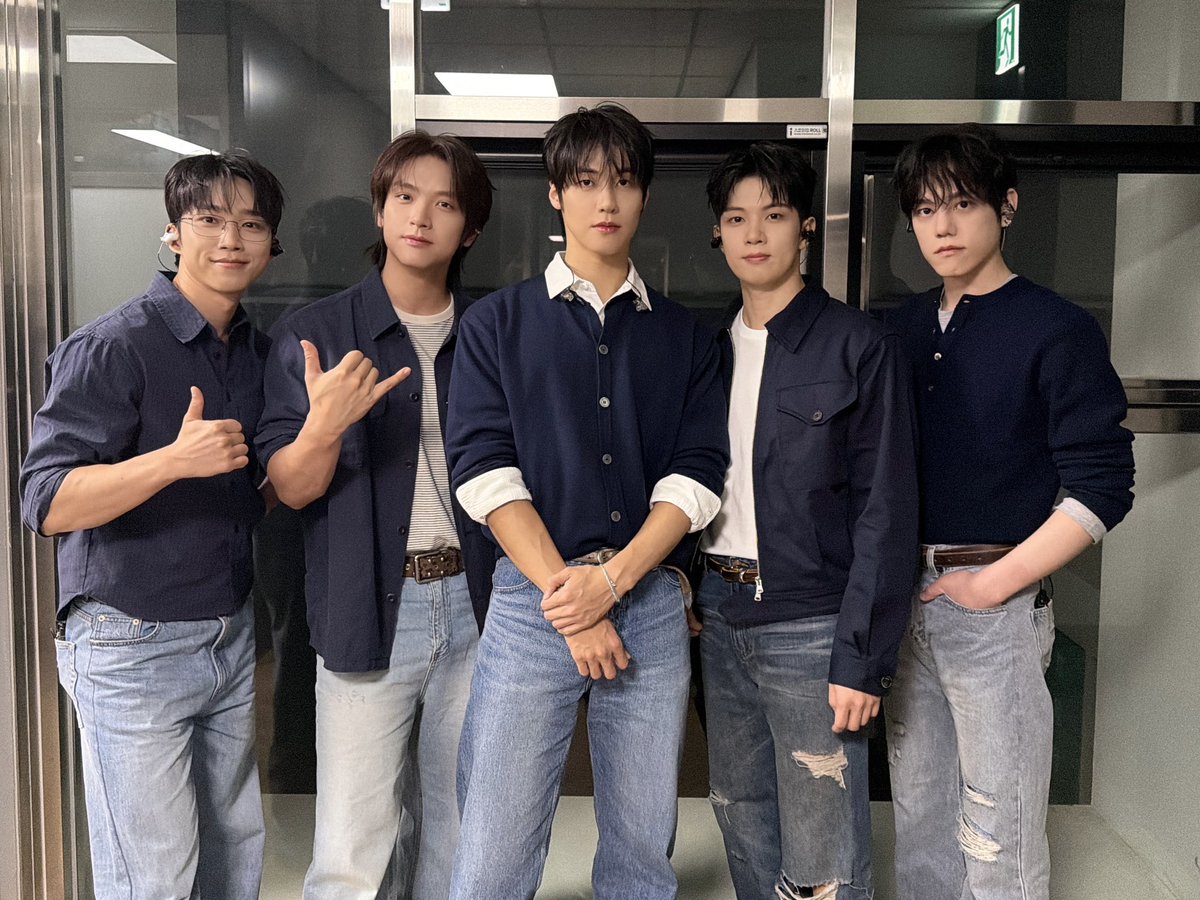 NFlyingofficial's tweet photo. [📸] 서일대학교 제52회 용마대동제 ‘RE:BOOT : 우리의 청춘을 재부팅하는 순간’

#NFlying #엔플라잉 #Still #잔불 https://t.co/Lms4WTMoj8