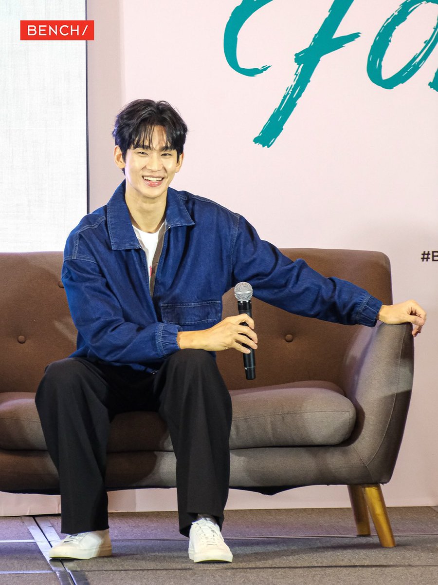 soohyunupdates's tweet photo. [1001] #KimSoohyun at the #BENCHOurForeverWithYou fan meeting press conference in Manila.

#BENCHxKIMSOOHYUN https://t.co/DfXa2CzaU1