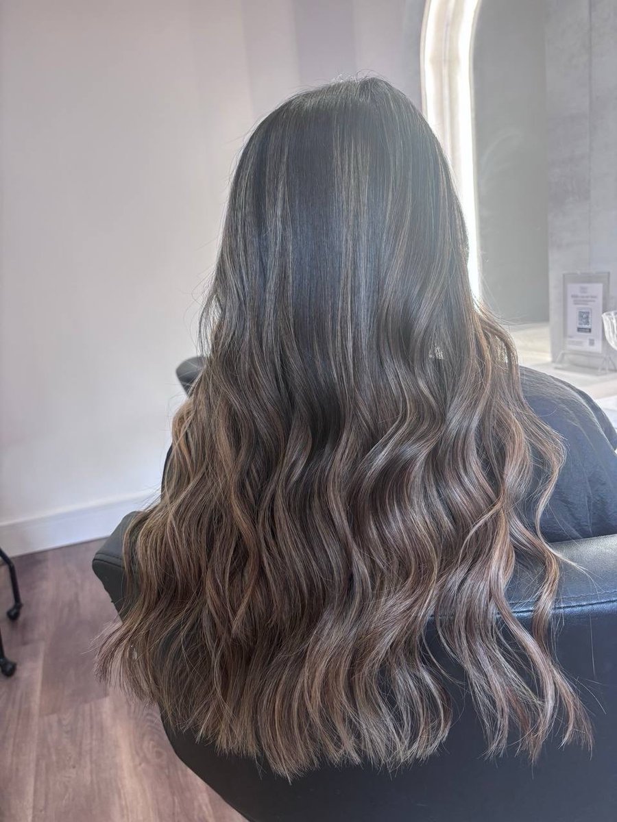 SEXYCANI9998's tweet photo. Soft, sun-kissed ribbons melt into a rich, seamless brunette base. Hair by @jade_piperviolethair https://t.co/Du4chYpAl8